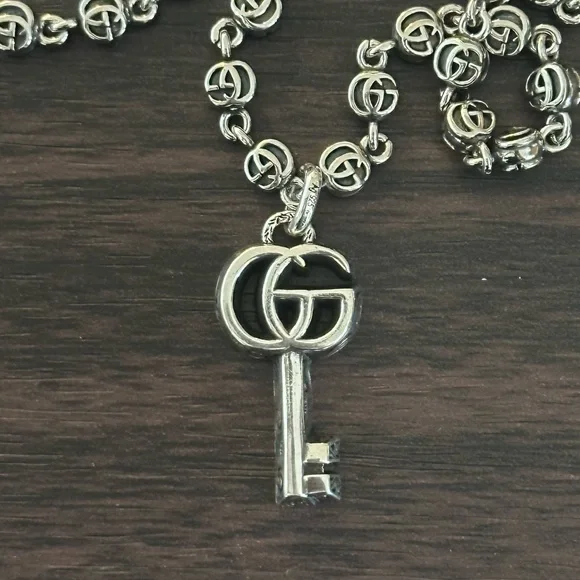 Gucci
GG Marmont key pendant necklace - Picture 2 of 7